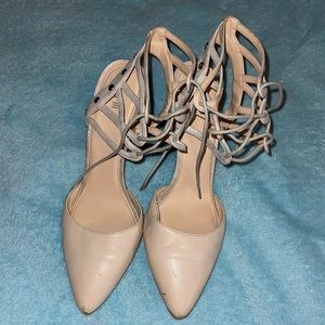 Pinkish/nude close-toed heels